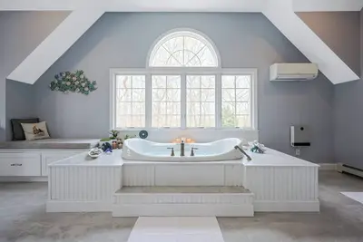 Image de Luxury Retreat. Grand Cape Cod Estate w/Hot Tub