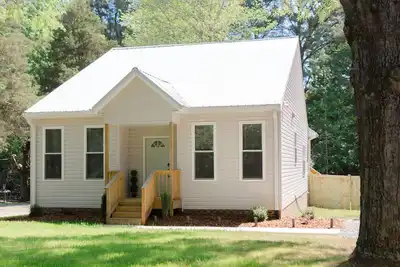 Image de Elon University & Country Club Area Newly Built 3bdr home large private backyard