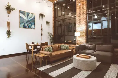 Image de Cozy Mill Loft w/ 2 king beds, huge windows