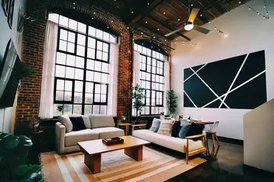 Image de Cozy mill loft w/ 2 king beds, gym & pool