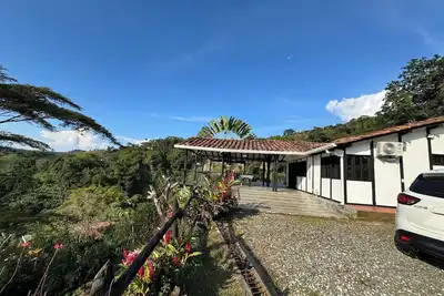 Image de Intimate getaway cabin with Jacuzzi and sunsets