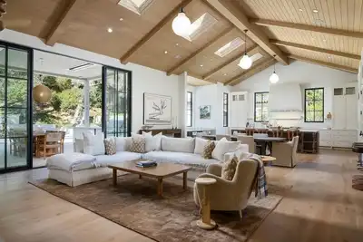 Image de Olive Mill luxury house- 4 bed/5 bath- pool/spa, WiFi, Ac, walk to beach & town!