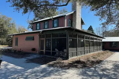 Image de Relaxing Cottage Getaway on the Lake with full water access. Sleeps 12.