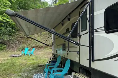 Image de Waterfall view cozy camper