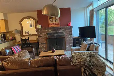 Image de Cozy 2-Bedroom Suite in the Heart of Kits