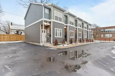Image de Luxury Townhome | King Bed | Close to Roc Airport