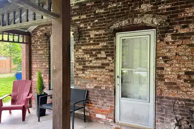 Image de Charming 3 bed 2 bath home in lovely North Lawrence with an expansive yard.