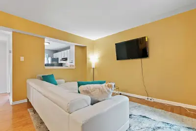 Image de Cozy & Tranquil Getaway: Deck, Yard, Free Parking!