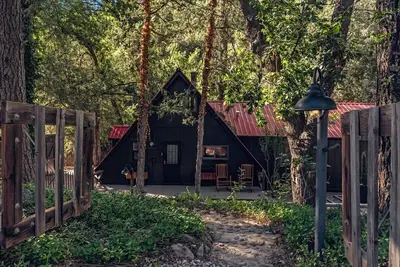 Image de Relaxing A Frame 3-bedroom Cabin with WiFi and Ac in Enchanting Forest Setting