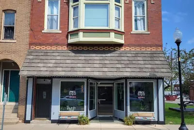 Image de Downtown Beardstown Home with a View 3-Bedroom, WiFi, A/C, Full Kitchen & Dining