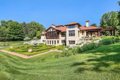 Image de Timeless Euro Tuscan gated estate on 14. 5 acres with vineyard, pond and gardens.