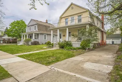 Image de Dearborn Den: Winter Retreat in Dearborn – Perfect for Families