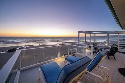 Image de The Seal House: Oceanfront Bliss with Private Beach Access, Dog Friendly!