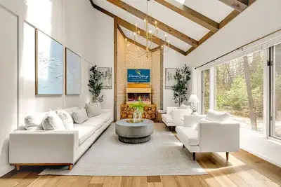 Image de Sheboygan Chalet | Nature, Arcade, Sauna & Hot Tub