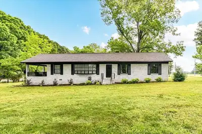 Image de Newly renovated ranch on peaceful 1-acre