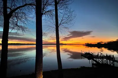 Image de Stunning sunrises & water views in this 4 bedroom cottage on Lake Norman!