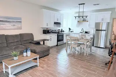 Image de Charming 2-bedroom cottage in Laredo with high-speed WiFi, Ac