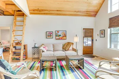 Image de New 3br Lakefront Home w/ Dock + Fishing Pond