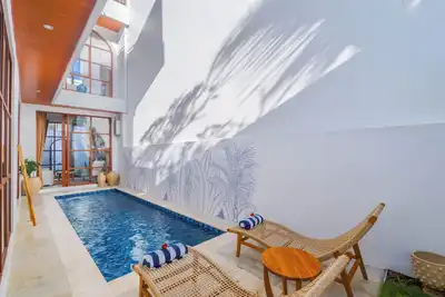 Image de 3br Villa: Rooftop Lounge, Pool & swings- 10 min from beach 30 min from airport