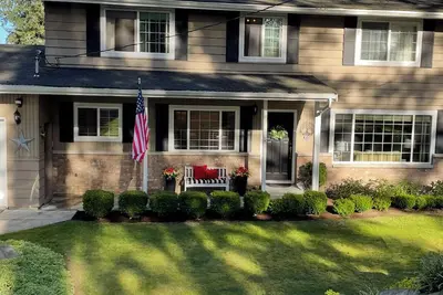 Image de Our Nest Edmonds: Sleeps 10/Gourmet Kitchen/Sport Court/Amenities Galore/5⁕hosts