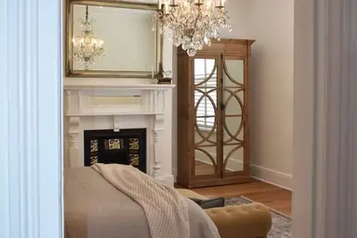 Image de Romantic Escape with Fireplace & Luxe Soaking Tub