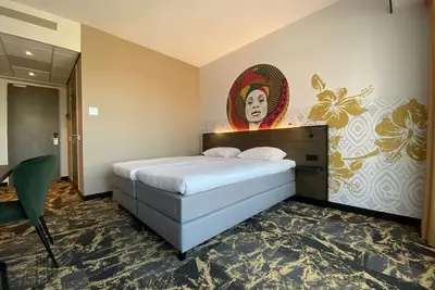 Image de Bright Family Room Near Rensenpark & Emmen City Center Attractions, Dining Spots