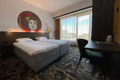 Image de Urban Haven Close to Emmen's Wildlands Zoo, Rensenpark Gardens & City Sights