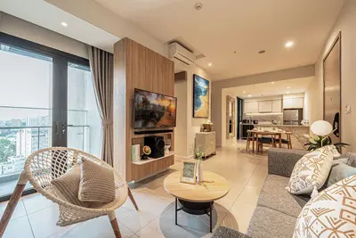 Image de 7 Bedroooms 3 Units_Contemporary Apartment with All Comforts of Home