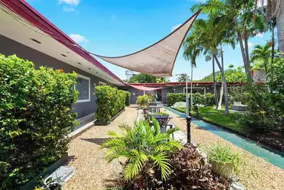 Image de Bright 2br Getaway | Bbq, Garden and Parking