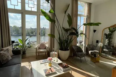 Image de Elegant 2-Bedroom Apartment with Amstel River Views | Central Amsterdam Retreat