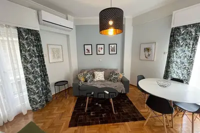 Image de Elegant 2-Bedroom, 2-Bath Apartment in Plaka with Classic Charm & Modern Comfort