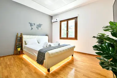 Image de Modern Flat in Central Athens (Chrysanthemum)