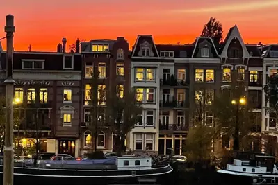 Image de Grand Amstel Residence | Expansive Two-Story Riverfront Apartment in Central Amsterdam