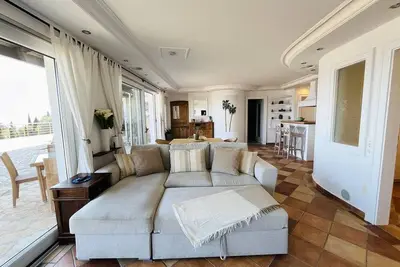 Image de Sunrise Apartment, Stunning Sea and Mountain View