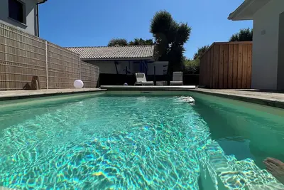 Image de Villa de charme avec piscine chauffée à 12 min à pied de la plage