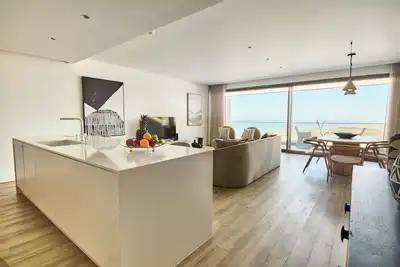 Image de Luxury Oceanfront Apartment With Shared Pool - 24c