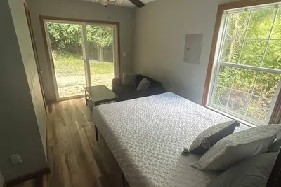 Image de Grafton Getaway- Charming 2-bedroom cottage with WiFi, Ac in Grafton