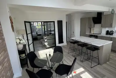 Image de Spacious 3 Bed Home in Salford