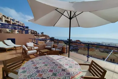 Image de Apartment with Sea Views, Indoor and Outdoor Swimming Pool, 700m from the Beach