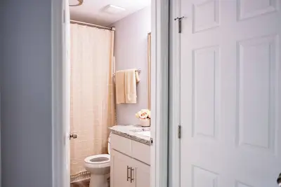 Image de Spacious 4-bedroom townhome w WiFi, near Uptown Charlotte! Corporate Housing