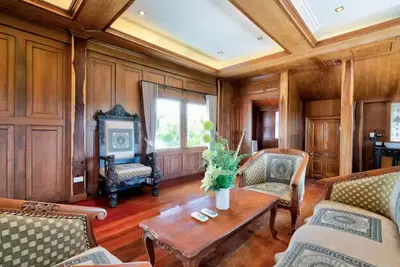 4br Luxury Houseboat Villa near Beach in Pattaya