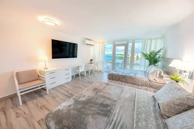 Image de 11th Floor Studio On Beach w/Parking @ Esj