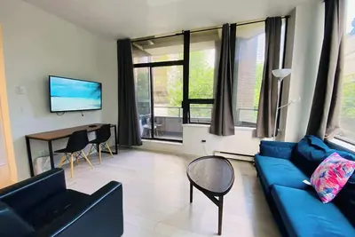 Image de Elegant Fully Loaded Bright, Quiet & Central Condo