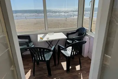 Image de Beachside Apartment with Stunning Sea Views (only a few steps from the beach! )