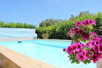 Image de Villa in residence with swimming pool. Relaxation and comfort 5 minutes' drive from the sea