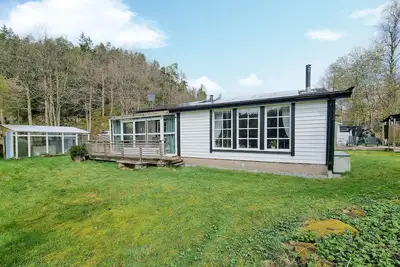 Image de Belle maison à Västerlanda avec sauna