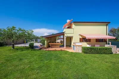 Image de Maison confortable de 2 chambres à Pula