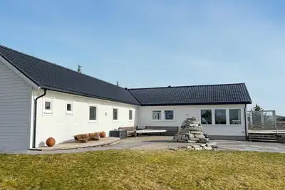 Image de Belle maison de 5 chambres à Kverva