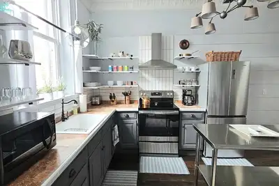 Cozy 2br Loft in Downtown Charleston, Il