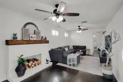 Image de Affordable home in Upscale Arcadia